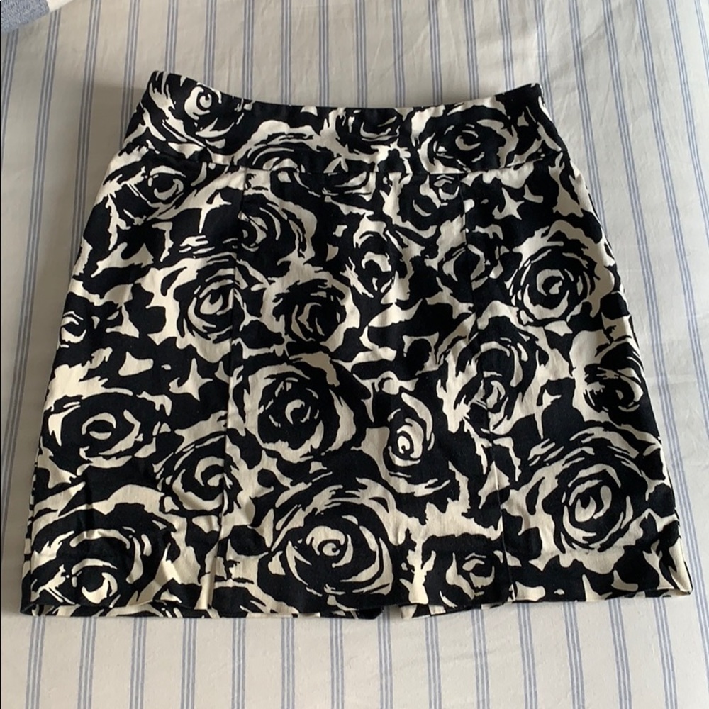 Forever 21 black/white rose skirt